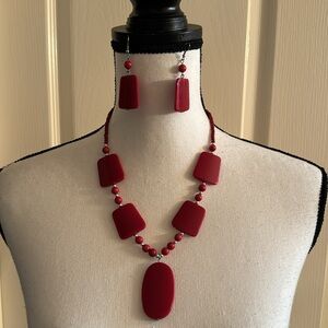 EARRING AND NECKLACE SET